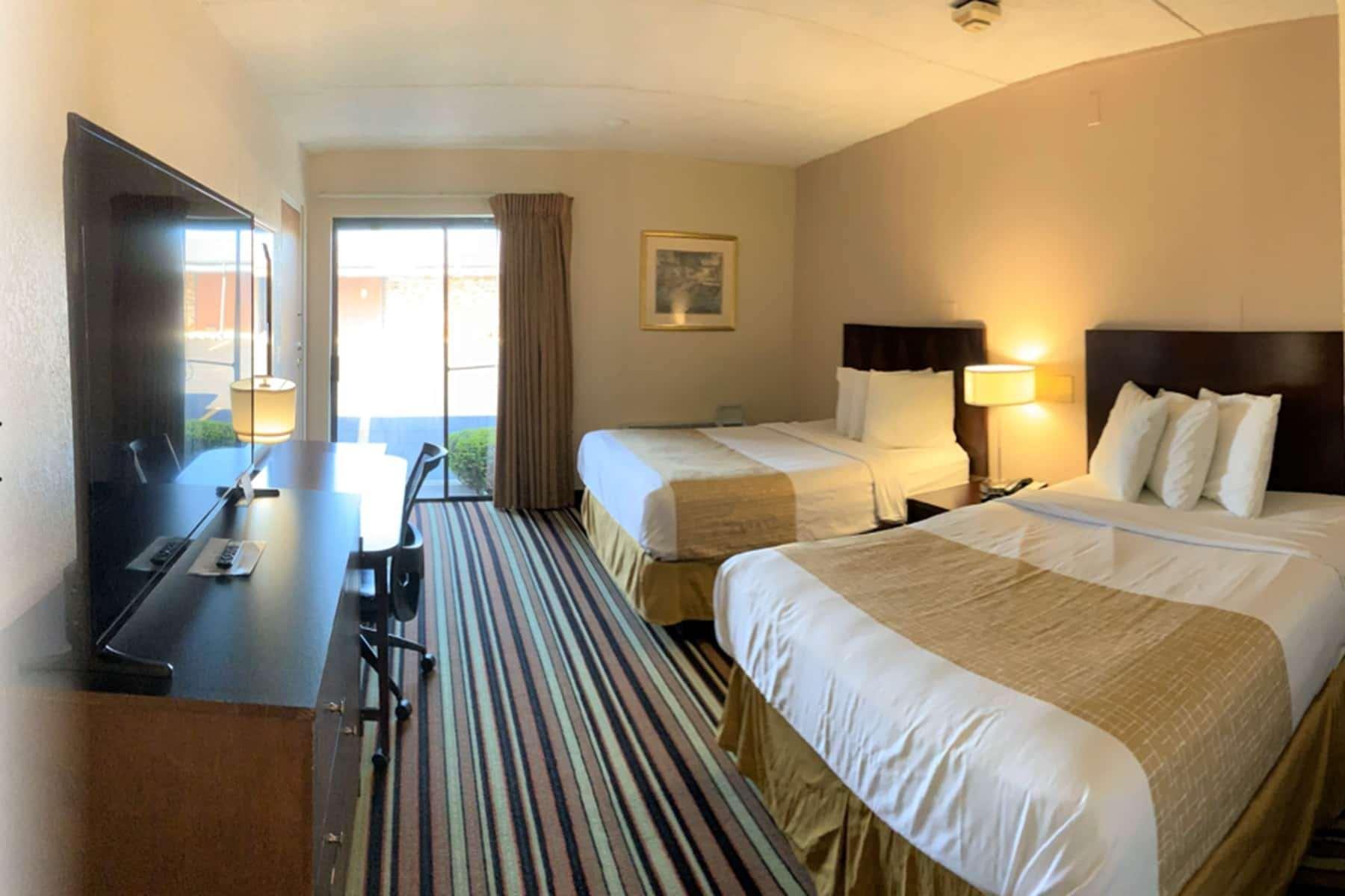 Travelodge By Wyndham Уайтевилл Экстерьер фото