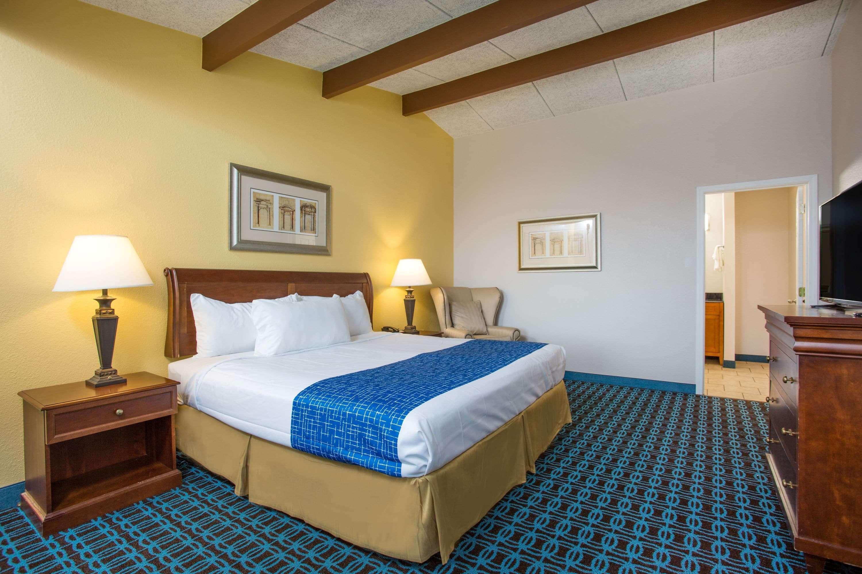 Travelodge By Wyndham Уайтевилл Экстерьер фото
