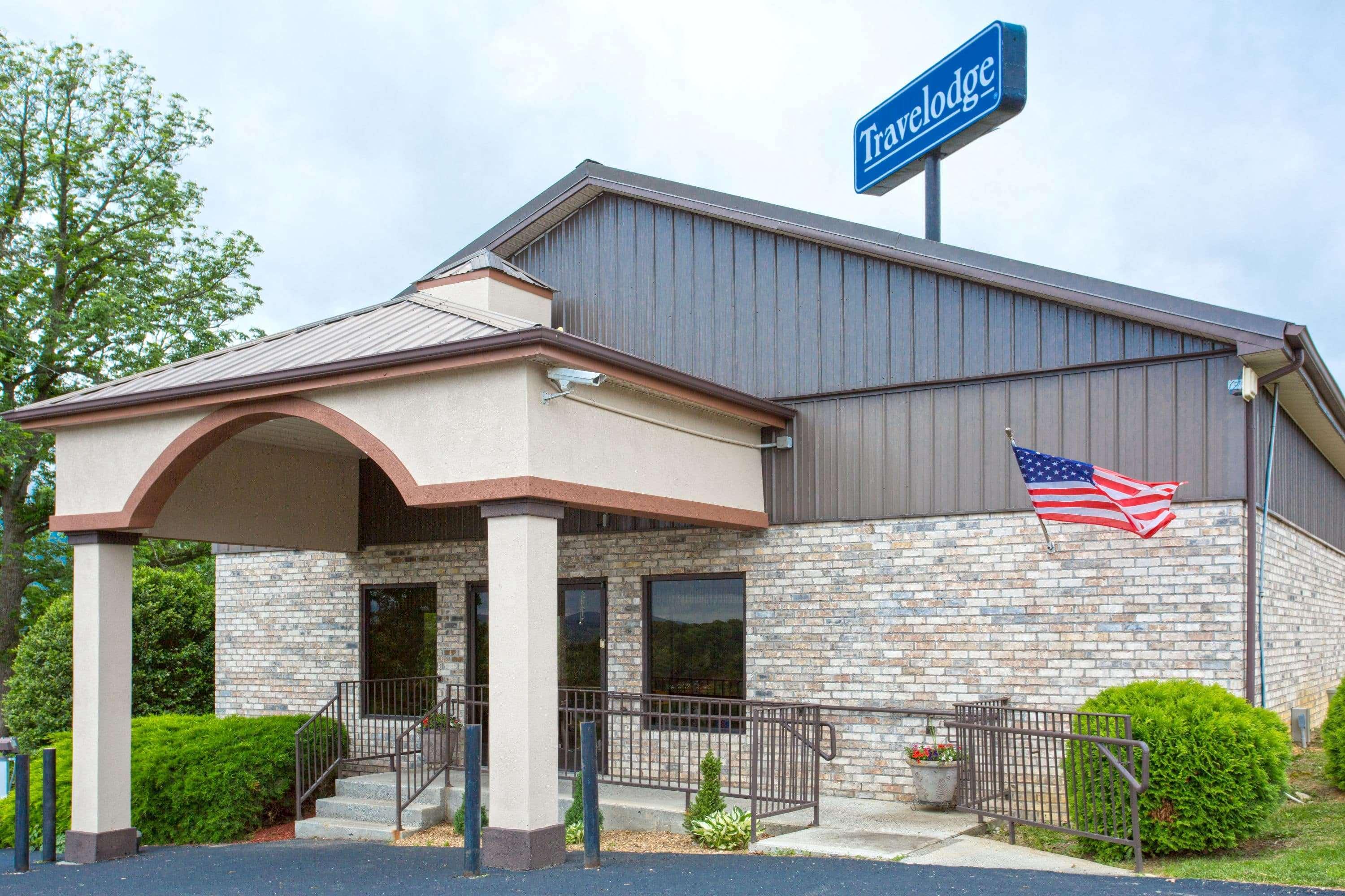 Travelodge By Wyndham Уайтевилл Экстерьер фото