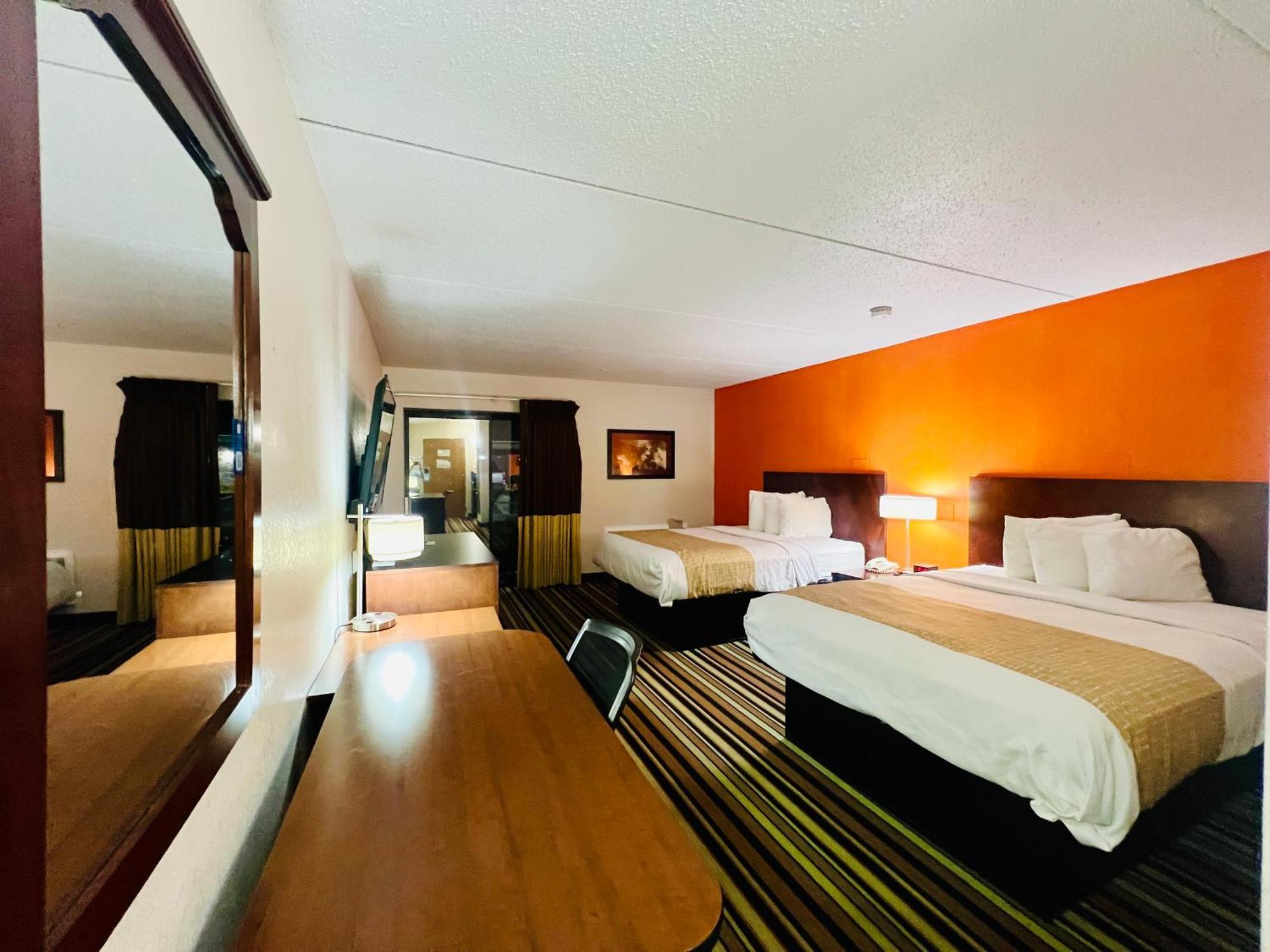 Travelodge By Wyndham Уайтевилл Экстерьер фото